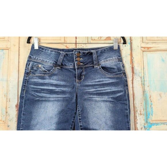 YMI Womens Size 9 Juniors Bermuda Jean Shorts Denim Stretch 3 Button Pockets - Picture 4 of 9